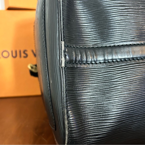 Louis Vuitton Black Epi Speedy 40 - Picture 7 of 15